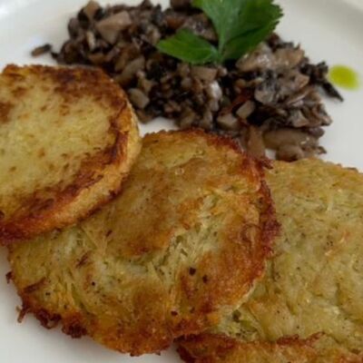 Драники картофельные с грибной икрой и сметанойв Наследие по цене 535 ₽