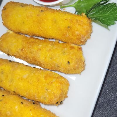 Сырные палочки с клюквенным соусом в Три перца по цене 580 ₽