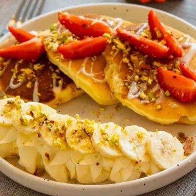 Ванильные панкейки с ягодами в Luffy Coffee & Art по цене 2300 ₸