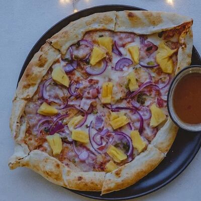 Лодочка с беконом и ананасом в Semplice Secondfloor по цене 530 ₽