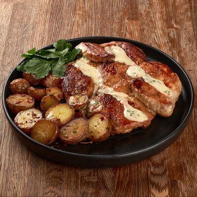 Цыплёнок табака с печёным картофелем в Дзамико по цене 1850 ₽