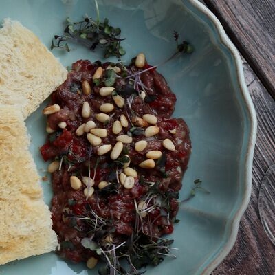 Тартар из оленины с вишней в Хюгге Сырный ресторан по цене 830 ₽