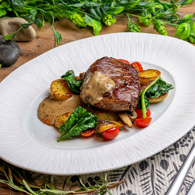 Филе-миньон с картофелем, грибами и соусом Black Pepper в Белок по цене 1890 ₽