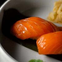 Суши с форелью в More More