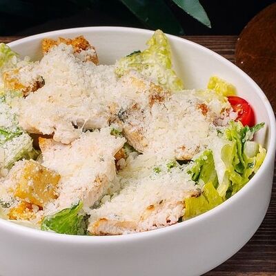 Цезарь Хб с курицей в Хочу и буду по цене 401 ₽