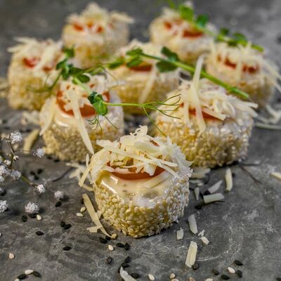 Ролл Цезарь в Restobar Первый & Ресторан доставки Личный повар по цене 359 ₽