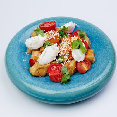 Салат с хрустящими баклажанами в DoubleU по цене 590 ₽