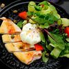 Салат с кальмаром и яйцом пашот в ТоДаСё по цене 489