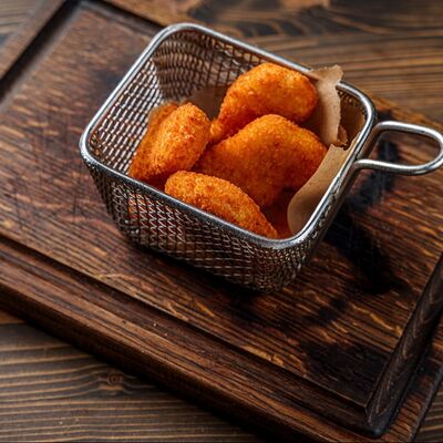 Куриные наггетсы в Гастробар Феллини по цене 250 ₽