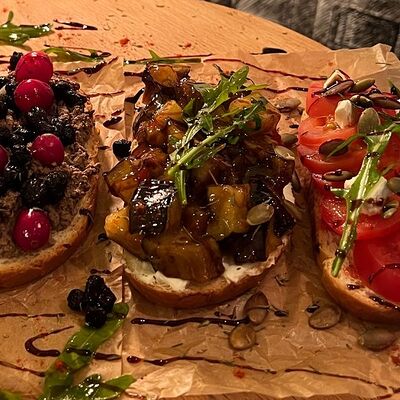 Брускетты с баклажанамив Лобстер по цене 499 ₽