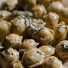 Жареные пельмени в сливочном соусе с зеленью в Бар 59.62 по цене 400