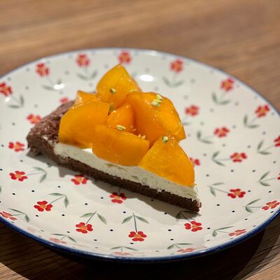 Брауни с мятным кремом и хурмой в Сыроварня по цене 690