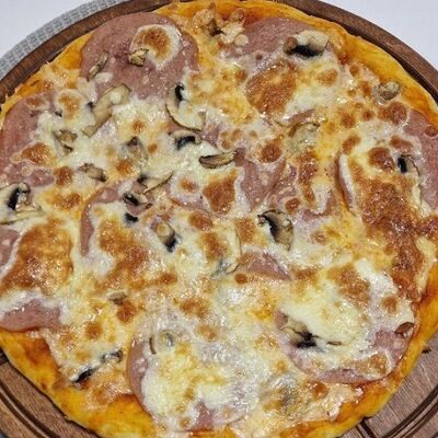 Пицца Ветчина-грибы в Райский дворик по цене 550 ₽