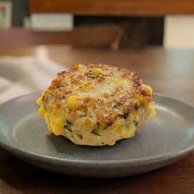 Котлетка из куриной грудки с сулугуни в Кулинария Камин по цене 261 ₽