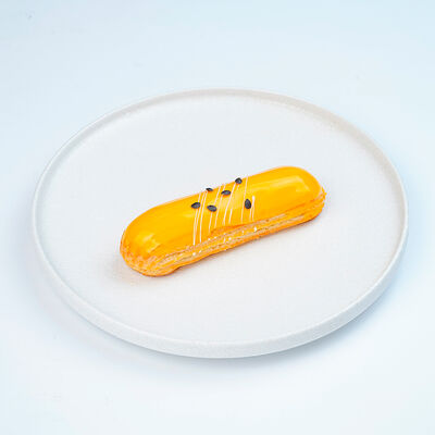 Эклер манго-маракуйя в Магбургер & Братья Караваевы по цене 150