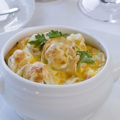 Пельмени мясные запеченные в КафеПельмешкин дворик по цене 390 ₽