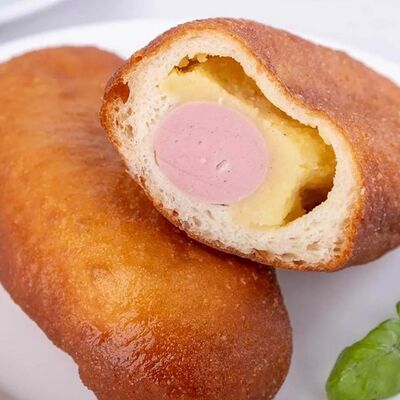 Пирожок Картошка с сосисками в Шаурмичная по цене 145 ₽