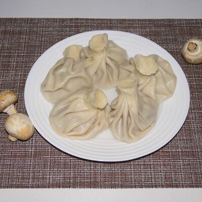 Хинкали грибные в Шашлыки & Пироги по цене 350 ₽