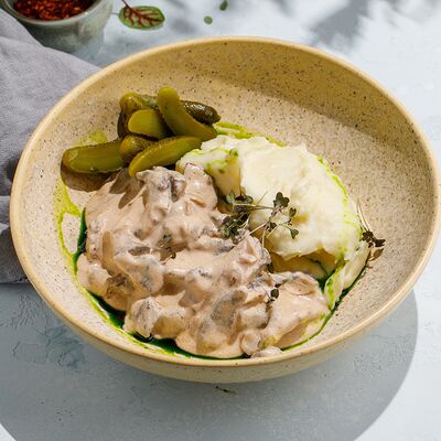 Бефстроганов с картофельным пюре в Мангал&Грузия по цене 990 ₽