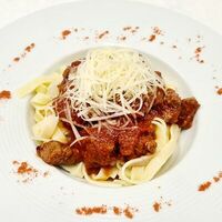 Паста с телятиной в томатном соусе в Водопад