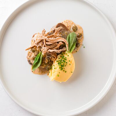 Говяжий язык в сливочно-горчичном соусе в Березка по цене 36 р.