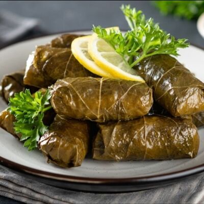 Долма в винoградных листьях в Луна по цене 600 ₽