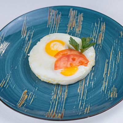 Глазунья из двух яиц в Тарелка по цене 154 ₽