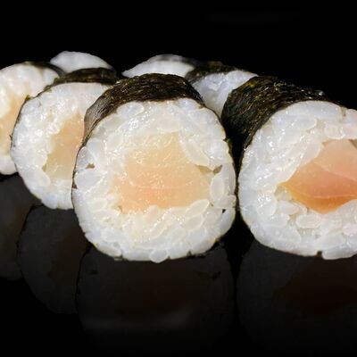 Ролл с масляной рыбой (х/к) в I-FISH по цене 281 ₽
