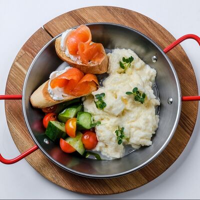 Скрэмбл с лососем в Базар по цене 500 ₽