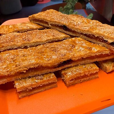 Песочный пирог с курагой 1 кусочекв Сырник по цене 268 ₽