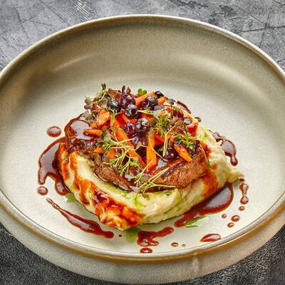 Медальоны из говядины в Пармезан по цене 1445 ₽