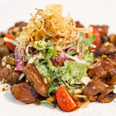 Теплый салат с куриной печенью в La Terrasse по цене 460 ₽