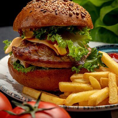 Бургер Grill meat Double и картофель Фри в Мёд и мясо по цене 650 ₽