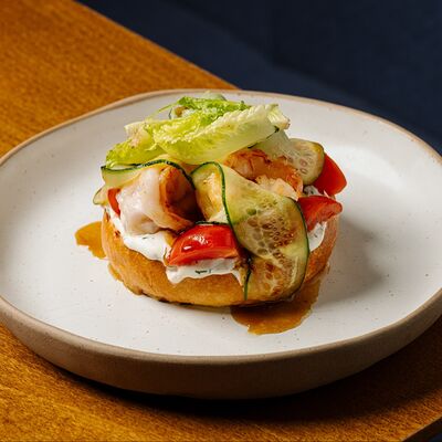 Булочка бриошь с креветками в Кристалл по цене 620 ₽