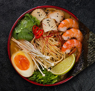 Рамен в стиле Том ям с морепродуктами в Bluefin по цене 1460 ₽