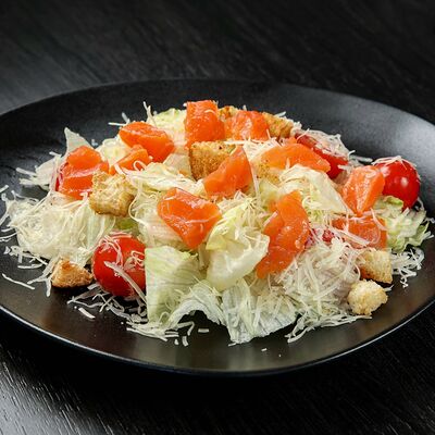 Салат Цезарь с лососем в Loca Pizza по цене 620 ₽