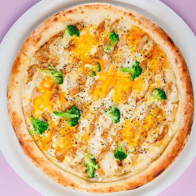 Пицца Курица-брокколив Дарк лава по цене 890 ₽