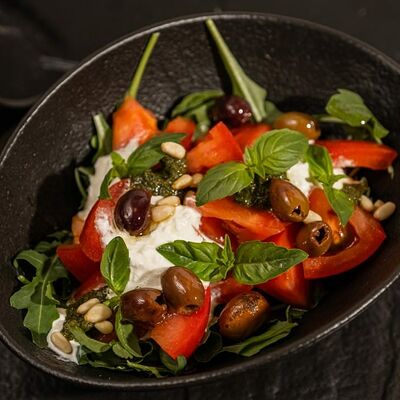 Томаты, руккола, страчателла в NUOVA PIZZA по цене 649 ₽