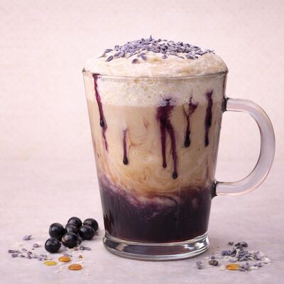 Раф Цветочный с чёрной смородиной в Lo-Fi Coffee по цене 415 ₽