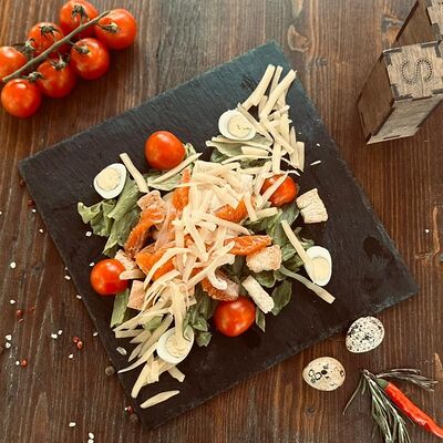 Салат Цезарь с семгой в АРЦАХ по цене 549 ₽