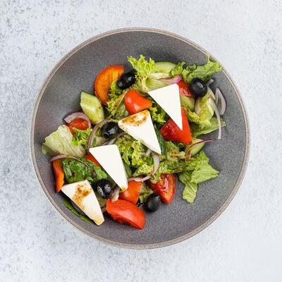 Греческий салат в Pizza & Roll по цене 560 ₽