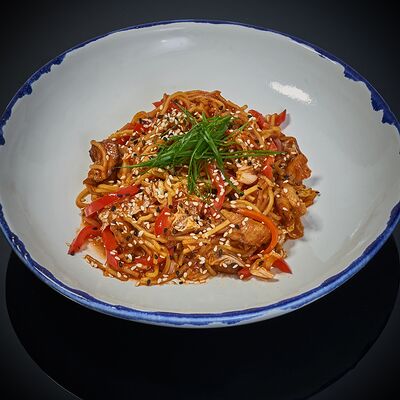 Яичная лапша Кунг-пао в ЛукоСу по цене 515 ₽