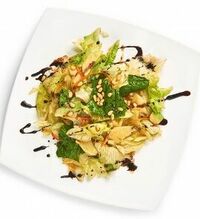 Салат с яблоком и авокадо vegan в Олимпик