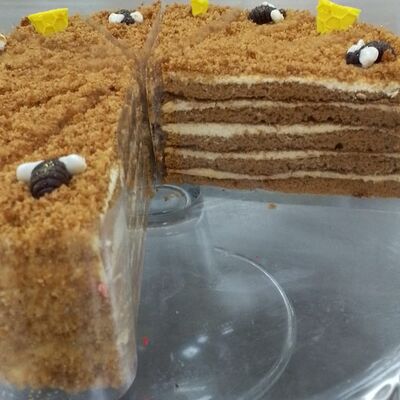 Медовик в Вкусноед по цене 325 ₽