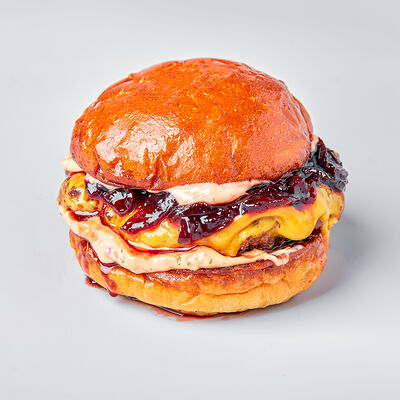 Бургер в Claudia по цене 1310 ₽