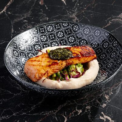 Лосось с пюре из белой фасоли и спаржей в Gills по цене 1440 ₽