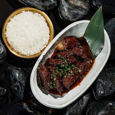 Говядина под авторским соусом в Эхо по цене 1110 ₽