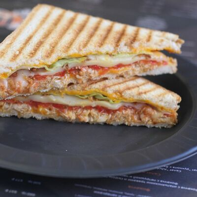 Сэндвич в Шаурма тут по цене 330 ₽