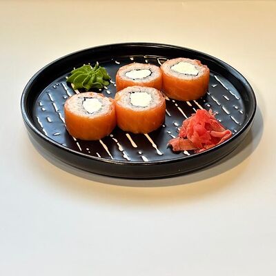 Роллы Филадельфия половинка в Room-cafe по цене 580 ₽