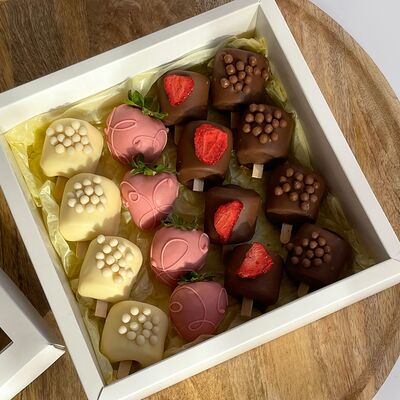 Бананы и клубника в шоколаде Лорьян средний в Клубника по цене 3490 ₽